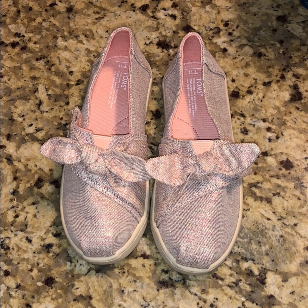 Toms toddler size 11 pink bow